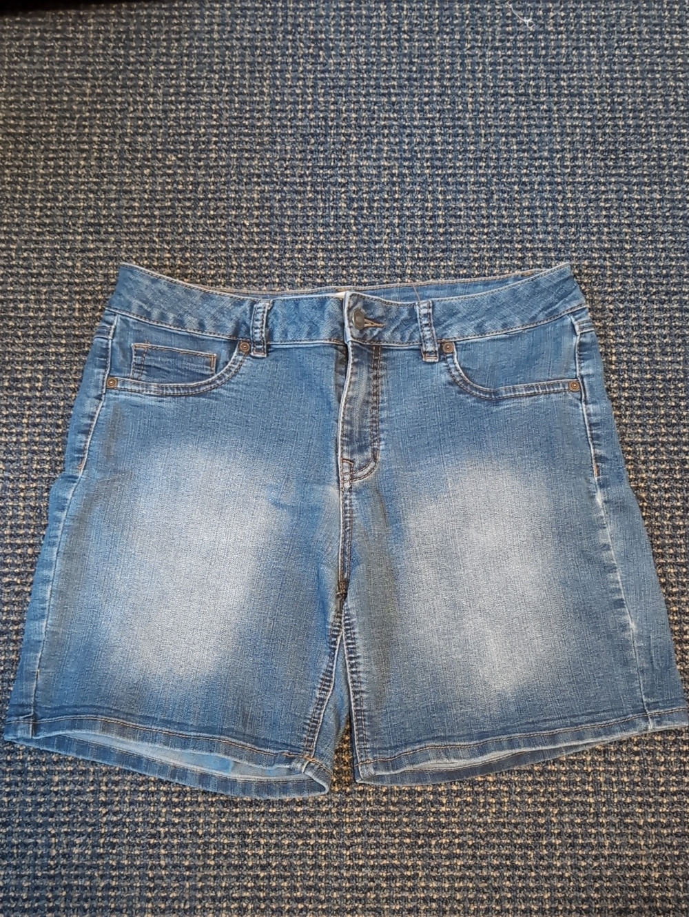 Women's Blue Denim Shorts - Casual Mid-Rise